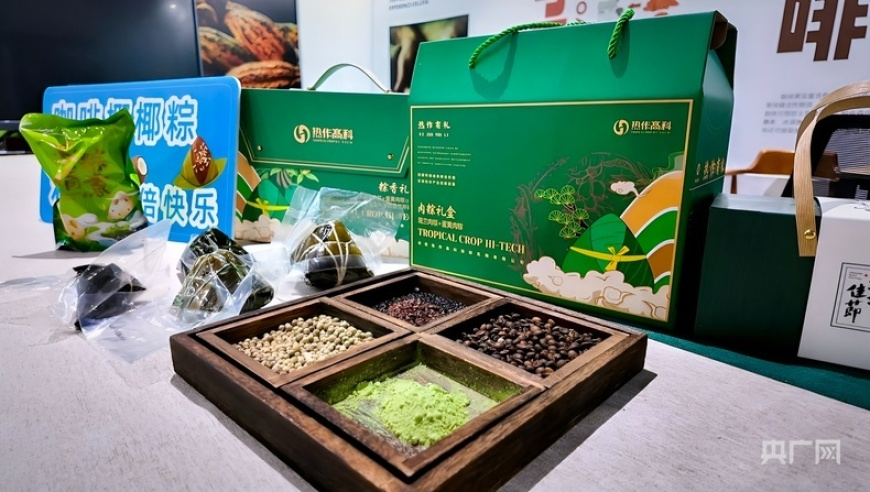 当秀场穿搭照进现实,澳门资料大全免,前瞻性战略落实探讨_静态版V14.4